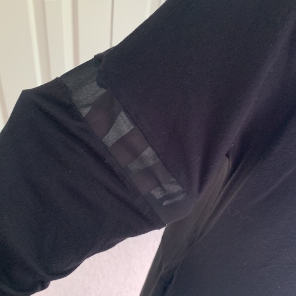 Cha Cha Vente Long Black Flowy Tunic Top with Sheer Detail - Picture 5 of 7